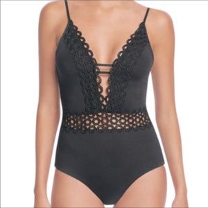 BECCA Plunging Cut Out Printed One Piece Swimsuit Black size Small